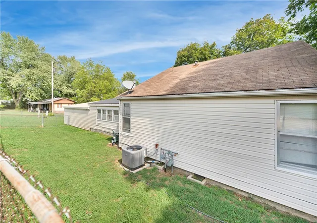 Photo 3 of Single family home for sale at 501 Polk St, Huntsville, AR 72740 | MLS# 1363923 | Listing updated on 2026-10-02