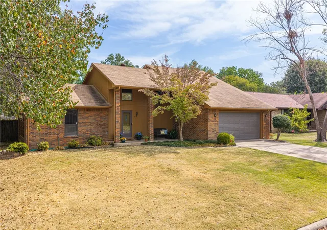 Photo 1 of Sale Pending at 5 Brentwood Cir, Fort Smith, AR 72908 | MLS# 1363906 | Listing updated on 2026-10-07