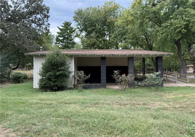 Photo 2 of Single family home for sale at 1002 Rogers Ave, Harrison, AR 72601 | MLS# 1364030 | Listing updated on 2026-10-05