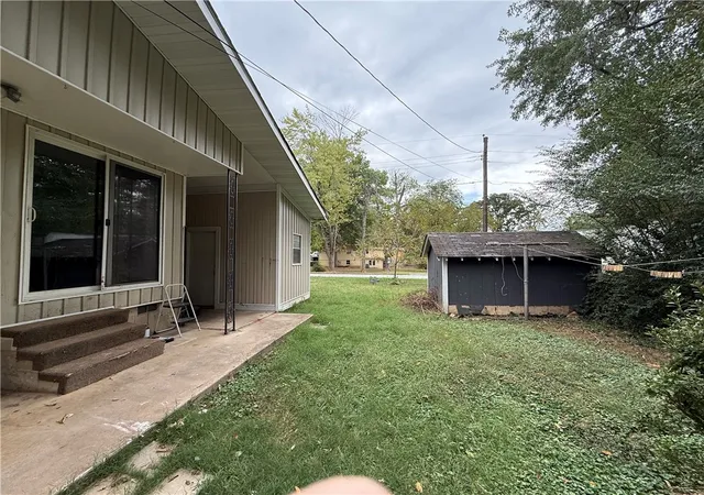 Photo 3 of Single family home for sale at 1002 Rogers Ave, Harrison, AR 72601 | MLS# 1364030 | Listing updated on 2026-10-05