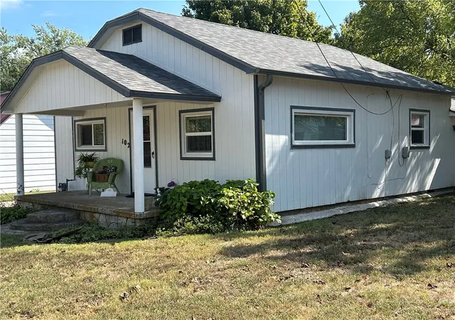 Photo 1 of Single family home for sale at 102 Broadway St, Exeter, MO 65647 | MLS# 1363779 | Listing updated on 2026-10-06