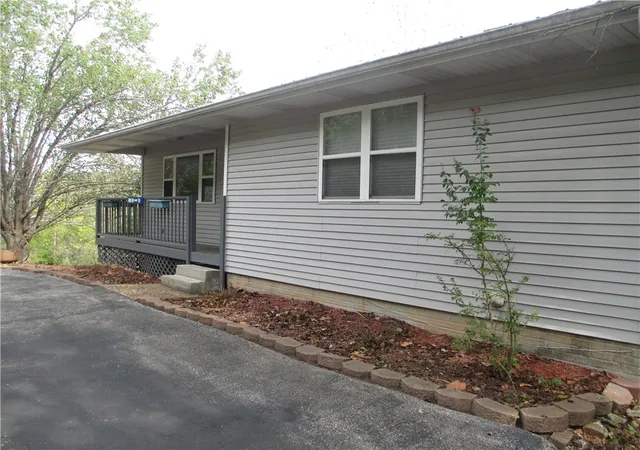Photo 1 of Single family home for sale at 48 Hickory Ln, Holiday Island, AR 72631 | MLS# 1364003 | Listing updated on 2026-10-06