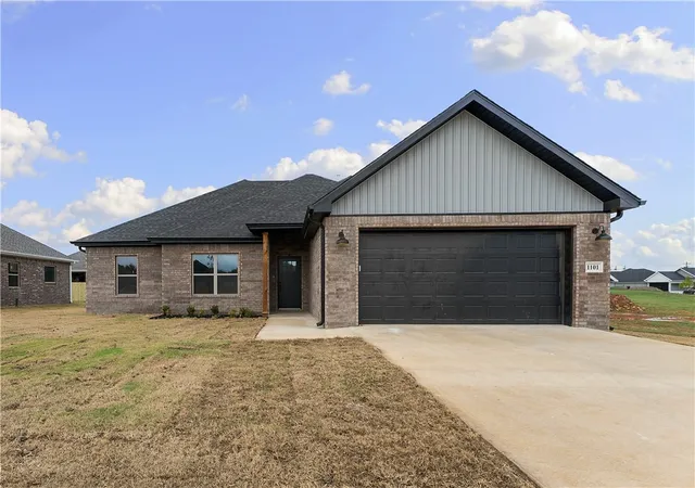 Photo 1 of Single family home for sale at 1101 Cook St, Pea Ridge, AR 72751 | MLS# 1364138 | Listing updated on 2026-10-04