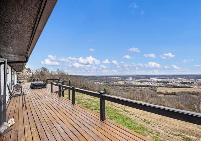 Photo 2 of Single family home for sale at 11 Bluff Dr, Russellville, AR 72802 | MLS# 1364179 | Listing updated on 2026-10-05