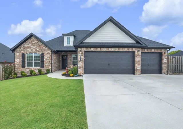 Photo 3 of Single family home for sale at 418 Casella St, Tontitown, AR 72762 | MLS# 1363924 | Listing updated on 2026-10-05