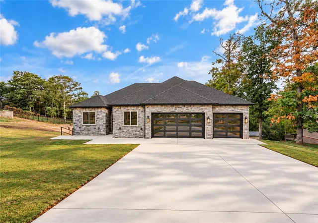 Photo 1 of Single family home for sale at 39 Village Rd, Rogers, AR 72756 | MLS# 1364262 | Listing updated on 2026-10-10