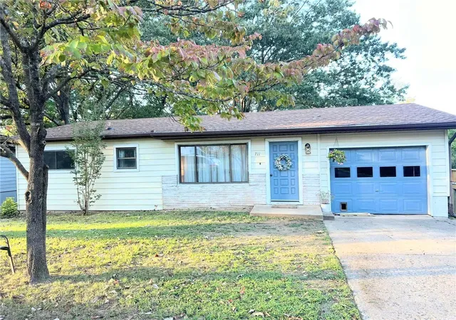 Photo 1 of Single family home for sale at 711 Beverly Dr, Harrison, AR 72601 | MLS# 1364175 | Listing updated on 2026-10-08