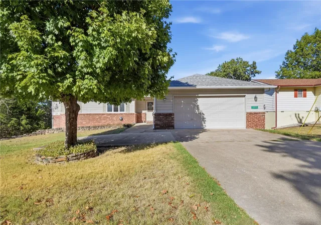 Single family home for sale at 150 Holiday Is Dr, Holiday Island, AR 72631 | MLS# 1364248
