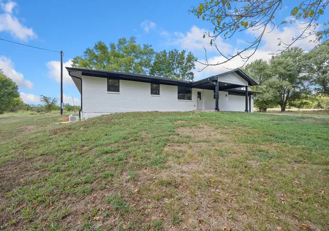 Photo 3 of Single family home for sale at 415 Blue Jay Ln, Fayetteville, AR 72704 | MLS# 1364239 | Listing updated on 2026-10-07