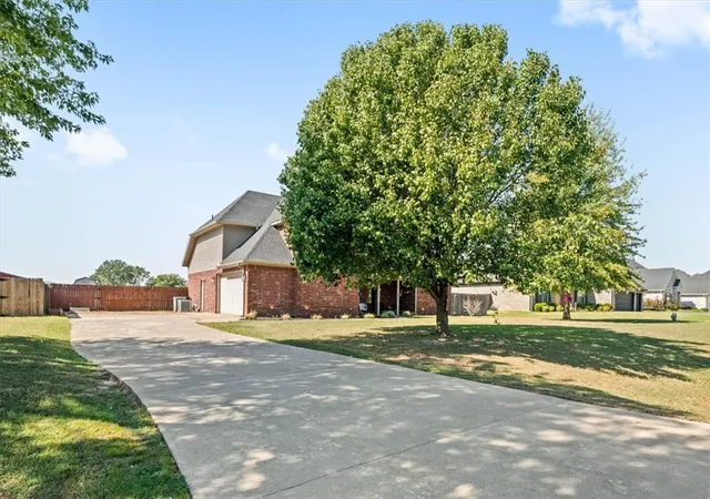 Photo 3 of Single family home for sale at 2000 Viney Grv Rd, Prairie Grove, AR 72753 | MLS# 1364109 | Listing updated on 2026-10-11