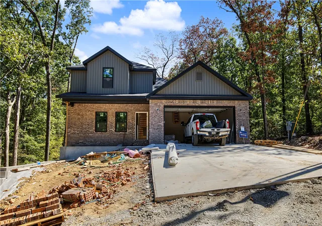 Photo 1 of Single family home for sale at 4 Bedlington Ln, Bella Vista, AR 72714 | MLS# 1364417 | Listing updated on 2026-10-09
