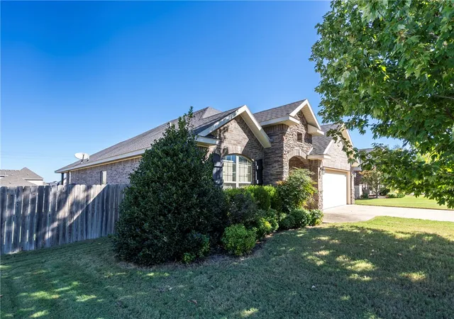 Photo 2 of Single family home for sale at 1430 Gooseneck Ln, Cave Springs, AR 72718 | MLS# 1364197 | Listing updated on 2026-10-07