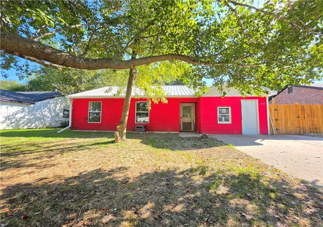 Photo 1 of Single family home for sale at 470 Village Ln, Springdale, AR 72764 | MLS# 1364440 | Listing updated on 2026-10-09