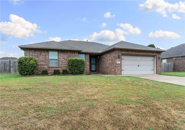 Photo 1 of Sale Pending at 1306 Vineyard St, Pea Ridge, AR 72751 | MLS# 1364401 | Listing updated on 2026-10-12