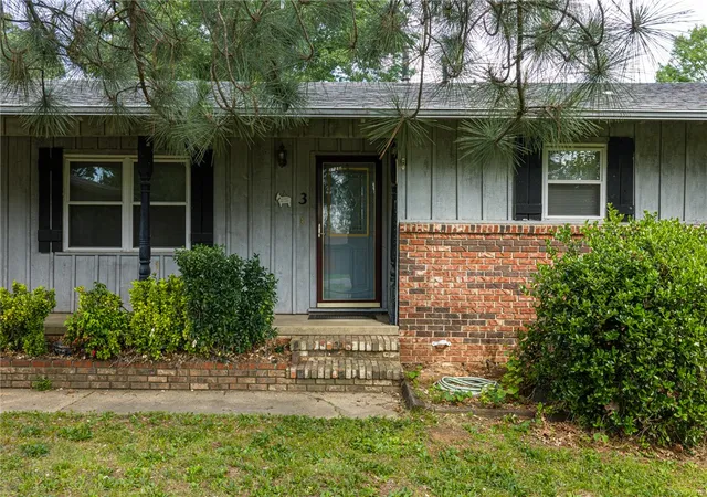 Photo 1 of Single family home for sale at 3 Hilltop Pl, Van Buren, AR 72956 | MLS# 1364518 | Listing updated on 2026-10-08