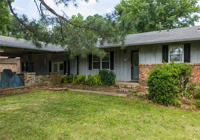 Photo 2 of Single family home for sale at 3 Hilltop Pl, Van Buren, AR 72956 | MLS# 1364518 | Listing updated on 2026-10-08