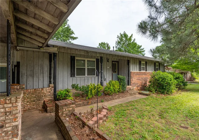 Photo 3 of Single family home for sale at 3 Hilltop Pl, Van Buren, AR 72956 | MLS# 1364518 | Listing updated on 2026-10-08