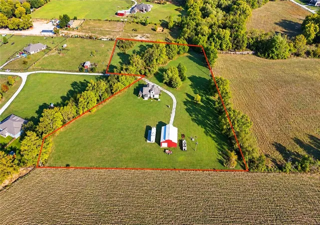Photo 2 of Single family home for sale at 1113 Nw Peterson Rd, Bentonville, AR 72713 | MLS# 1364474 | Listing updated on 2026-10-08