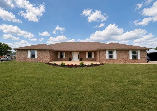 Photo 2 of Single family home for sale at 562 Rheas Ml Rd, Farmington, AR 72730 | MLS# 1364543 | Listing updated on 2026-10-11