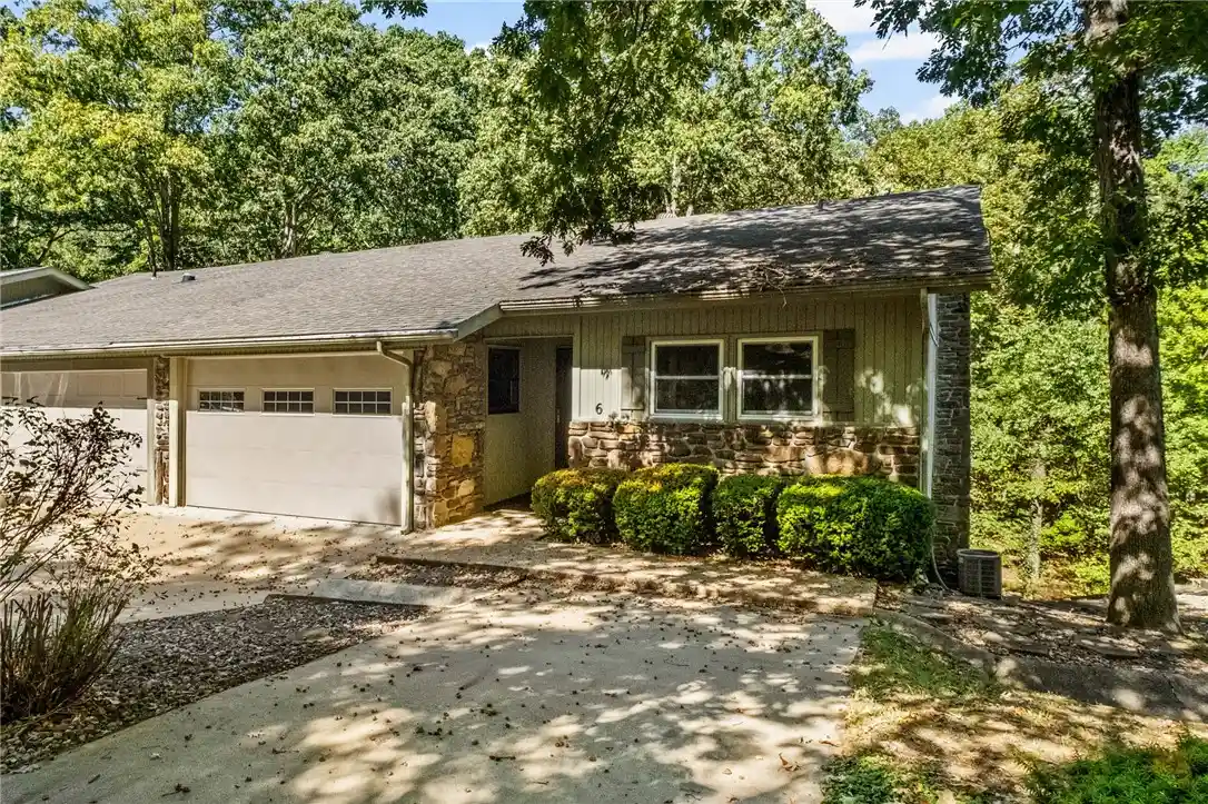 Townhouse for sale at 6 Victoria Ln, Bella Vista, AR 72715 | MLS# 1364195