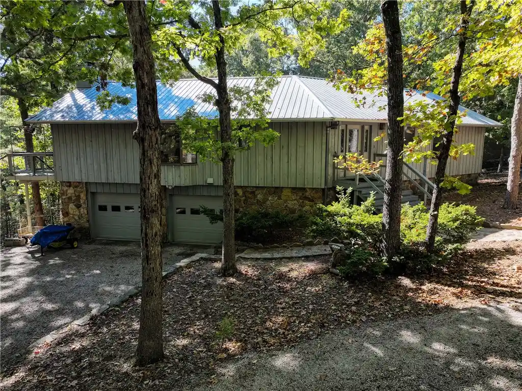 Single family home for sale at 321 Hummingbird Ln, Eureka Springs, AR 72632 | MLS# 1364698