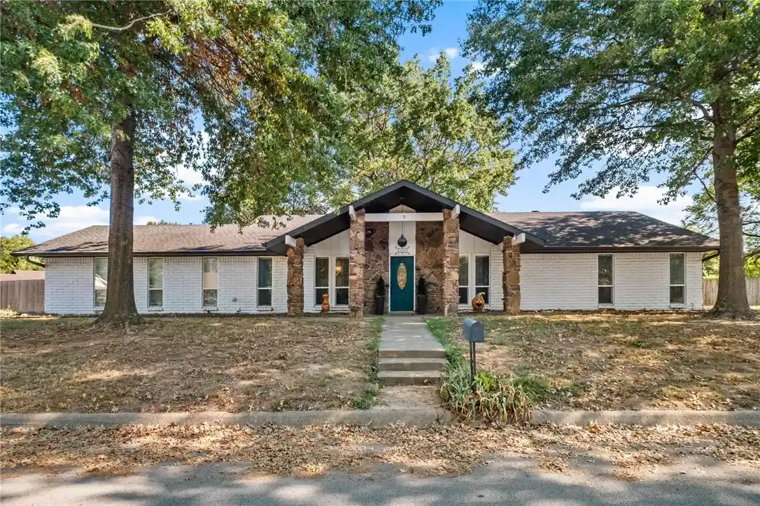 Photo 1 of Single family home for sale at 303 N Turtle Crk Dr, Rogers, AR 72756 | MLS# 1364834 | Listing updated on 2026-10-24