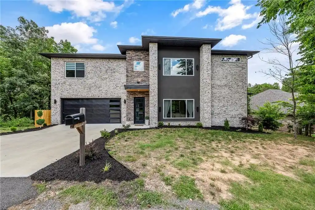 Single family home for sale at 3 Reba Ln, Bella Vista, AR 72715 | MLS# 1365022