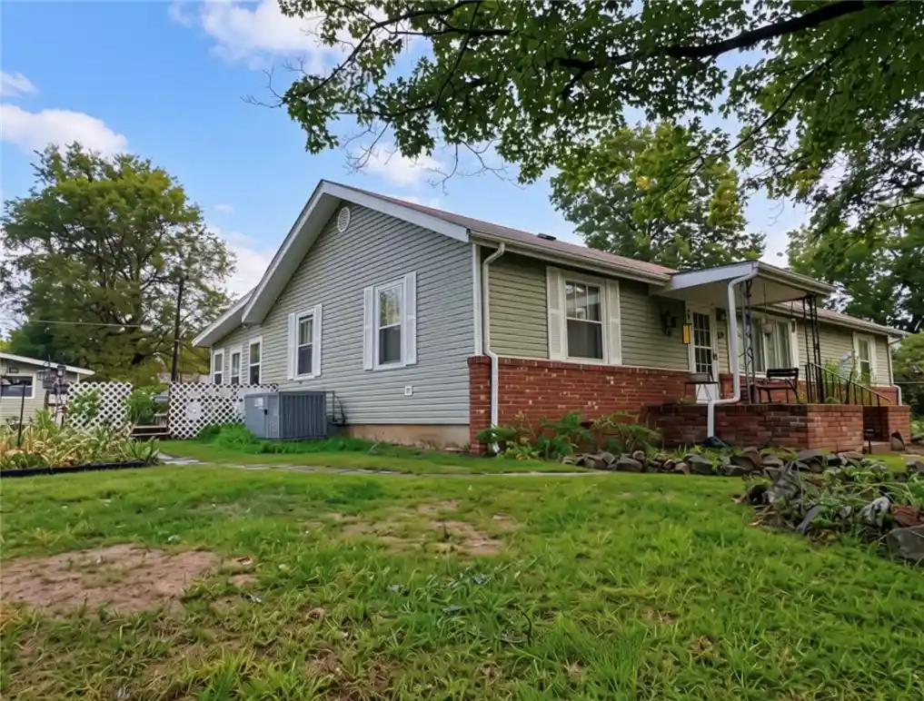 Single family home for sale at 2147 E Laurel St, Joplin, MO 64801 | MLS# 1364943