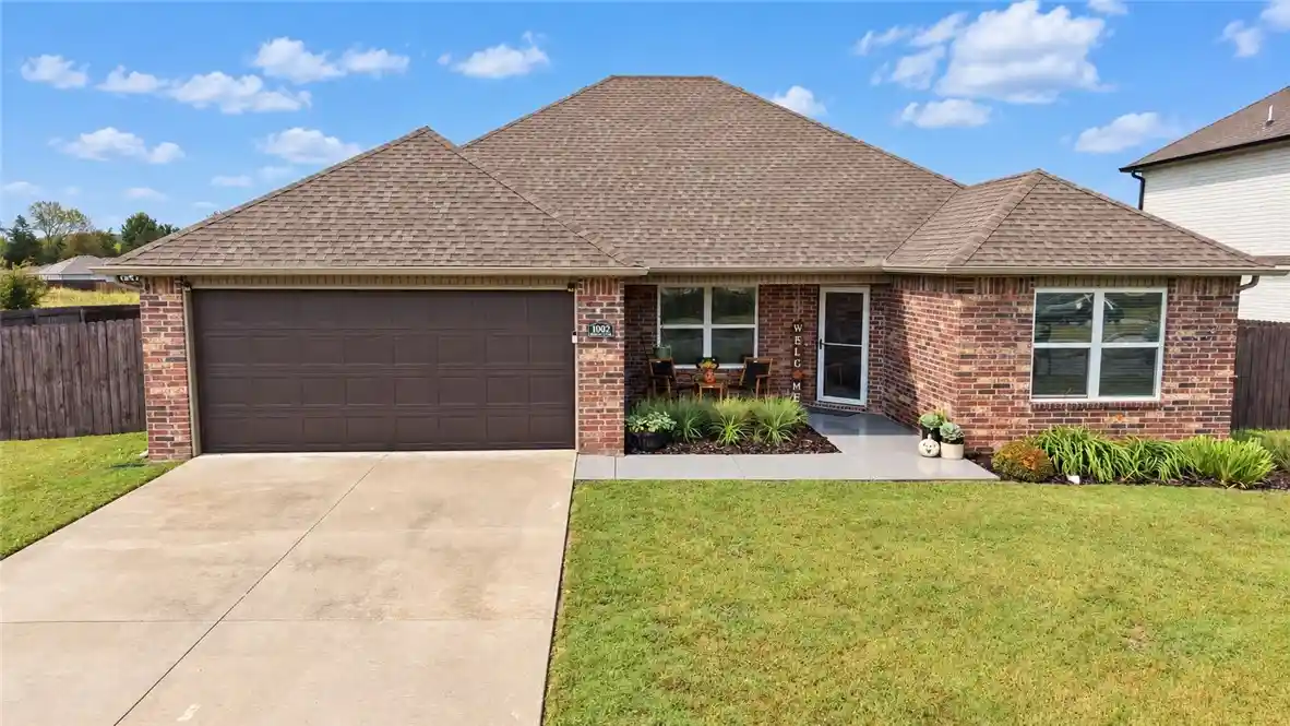 Photo 1 of Single family home for sale at 1002 Macy Ln, Elkins, AR 72727 | MLS# 1364811 | Listing updated on 2026-10-26