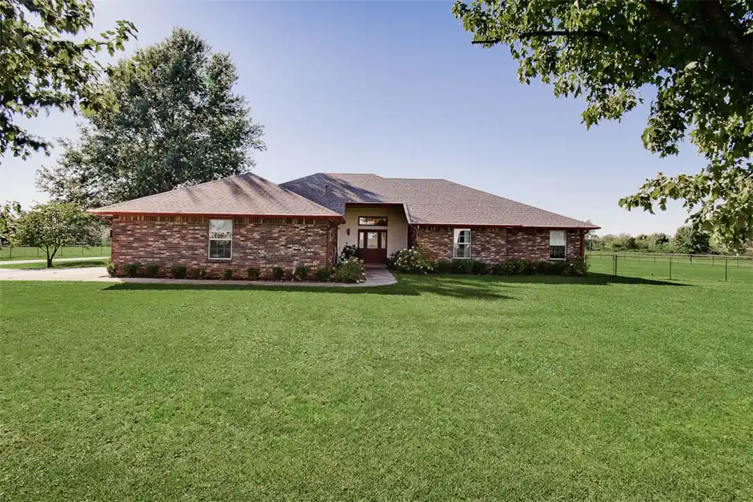 Photo 1 of Sale Pending at 475 S Elm Springs Rd, Elm Springs, AR 72762 | MLS# 1365289 | Listing updated on 2026-10-22