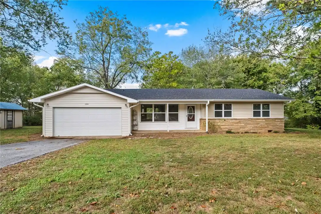 Photo 1 of Sale Pending at 1735 S Hunt Ln, Fayetteville, AR 72701 | MLS# 1365520 | Listing updated on 2026-10-24