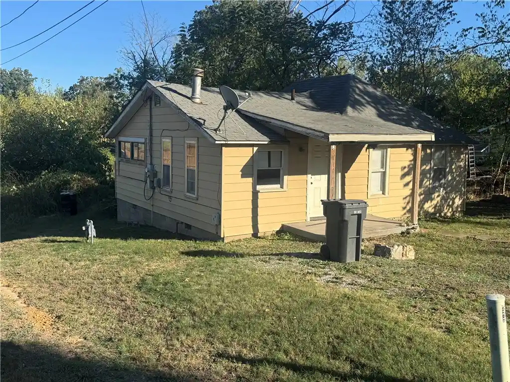 Single family home for sale at 901 D St, Rogers, AR 72756 | MLS# 1365589