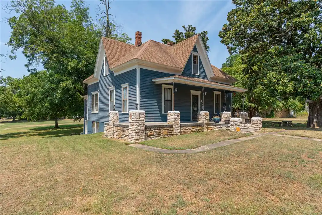 Single family home for sale at 105 N 13th Street, Van Buren, AR 72956 | MLS# 1365717