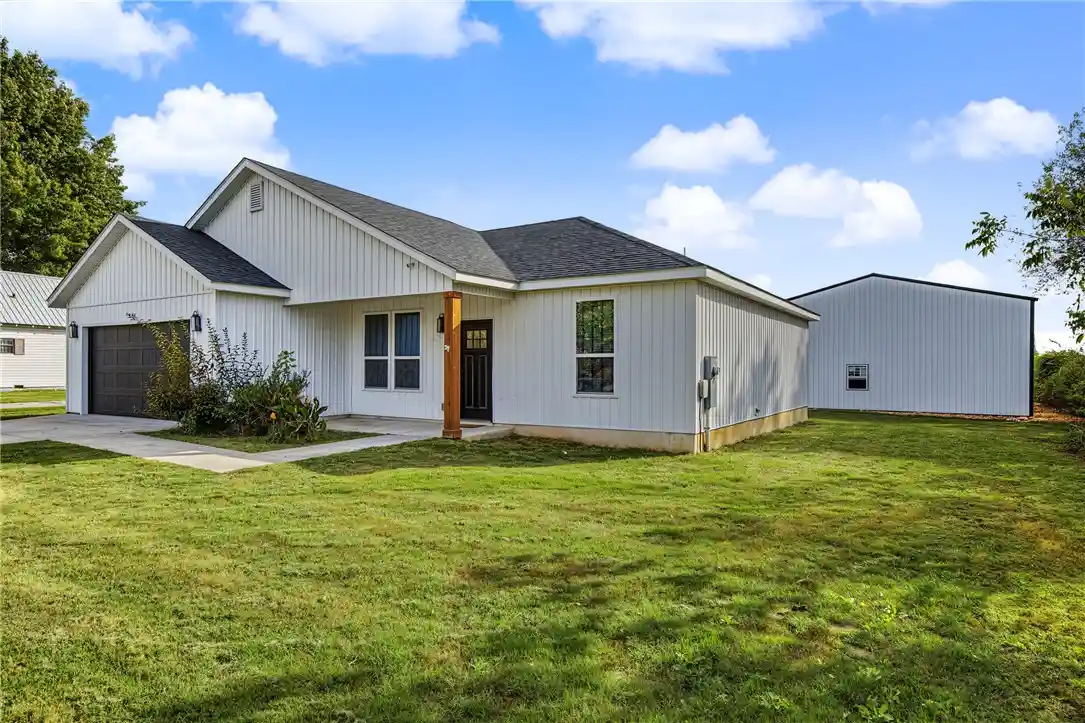 Single family home for sale at 554 S West Ave, Lincoln, AR 72744 | MLS# 1365669