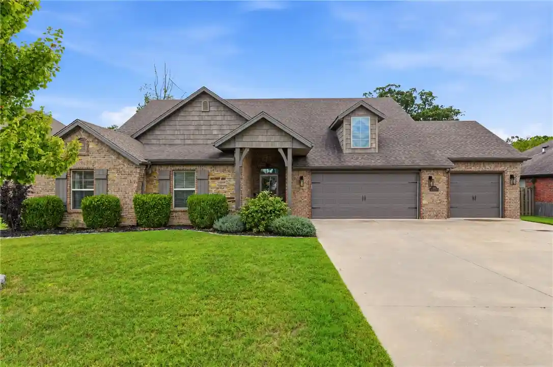 Photo 1 of Single family home for sale at 1061 Quail Holw Dr, Bentonville, AR 72713 | MLS# 1365606 | Listing updated on 2026-10-25