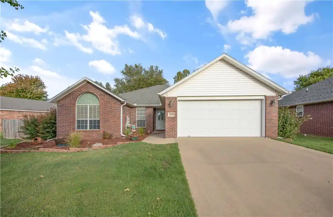 Photo 1 of Single family home for sale at 1808 Sw Pine Ave, Bentonville, AR 72713 | MLS# 1365751 | Listing updated on 2026-10-22