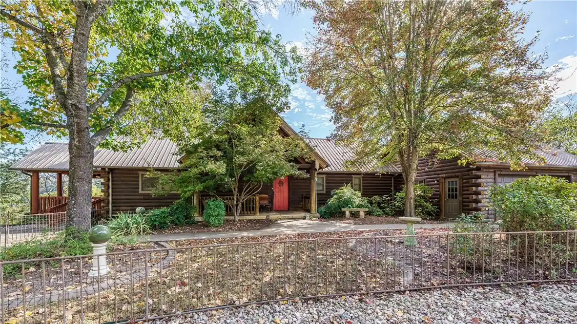 Photo 1 of Single family home for sale at 23 White Oak Dr, Holiday Island, AR 72631 | MLS# 1365699 | Listing updated on 2026-10-30