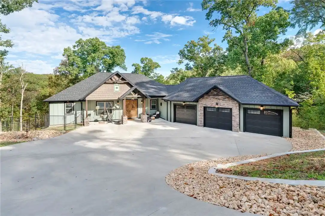 Photo 1 of Single family home for sale at 4 Norton Ln, Bella Vista, AR 72714 | MLS# 1365538 | Listing updated on 2026-10-23
