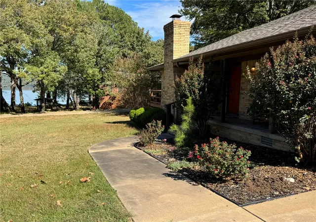 Photo 3 of Single family home for sale at 108 Lakeview Cir, Russellville, AR 72802 | MLS# 1365785 | Listing updated on 2026-10-30