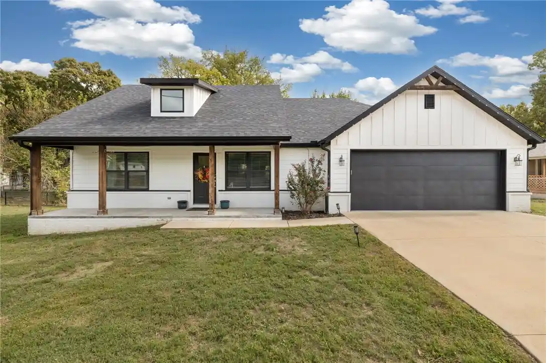 Photo 1 of Single family home for sale at 1164 Davis, Pea Ridge, AR 72751 | MLS# 1366014 | Listing updated on 2026-10-23