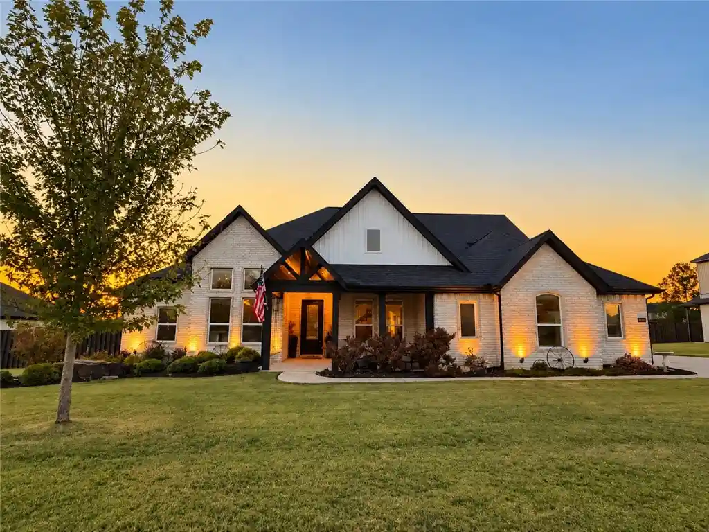 Photo 1 of Sale Pending at 800 Flycatcher Tr, Elm Springs, AR 72762 | MLS# 1365976 | Listing updated on 2026-10-28