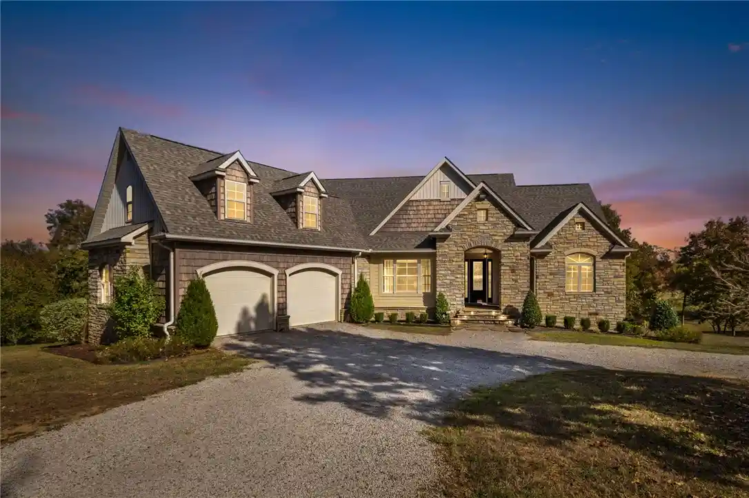 Photo 1 of Sale Pending at 1011 E Uniontown St, Van Buren, AR 72956 | MLS# 1366116 | Listing updated on 2026-10-29