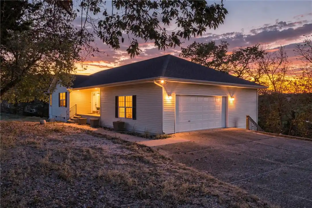 Single family home for sale at 111 Appaloosa Dr, Holiday Island, AR 72631 | MLS# 1366035