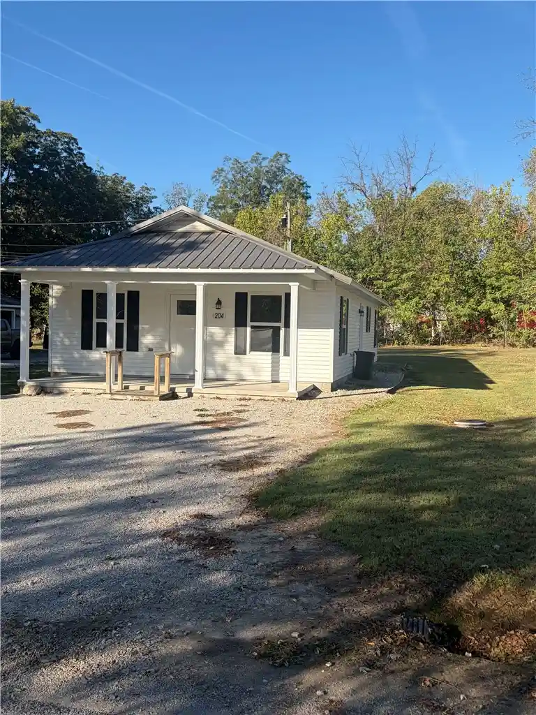 Photo 1 of Single family home for sale at 204 White Ave, Green Forest, AR 72638 | MLS# 1366173 | Listing updated on 2026-10-24