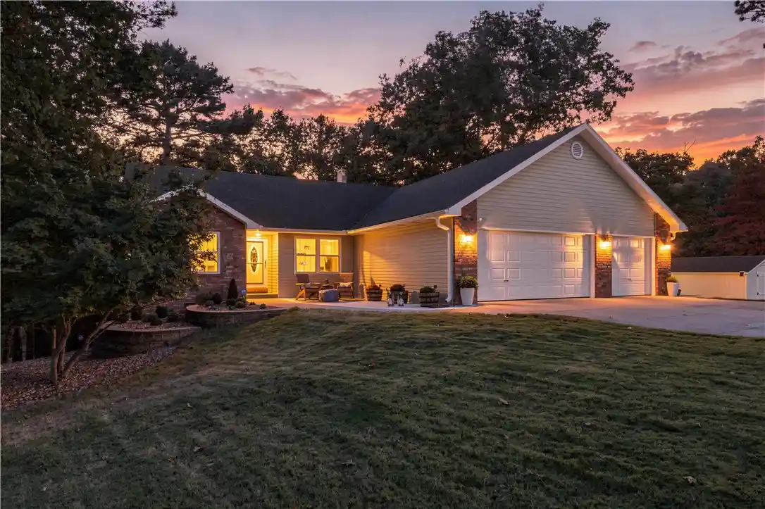 Photo 1 of Sale Pending at 10 Wellow Ln, Bella Vista, AR 72714 | MLS# 1366068 | Listing updated on 2026-10-29