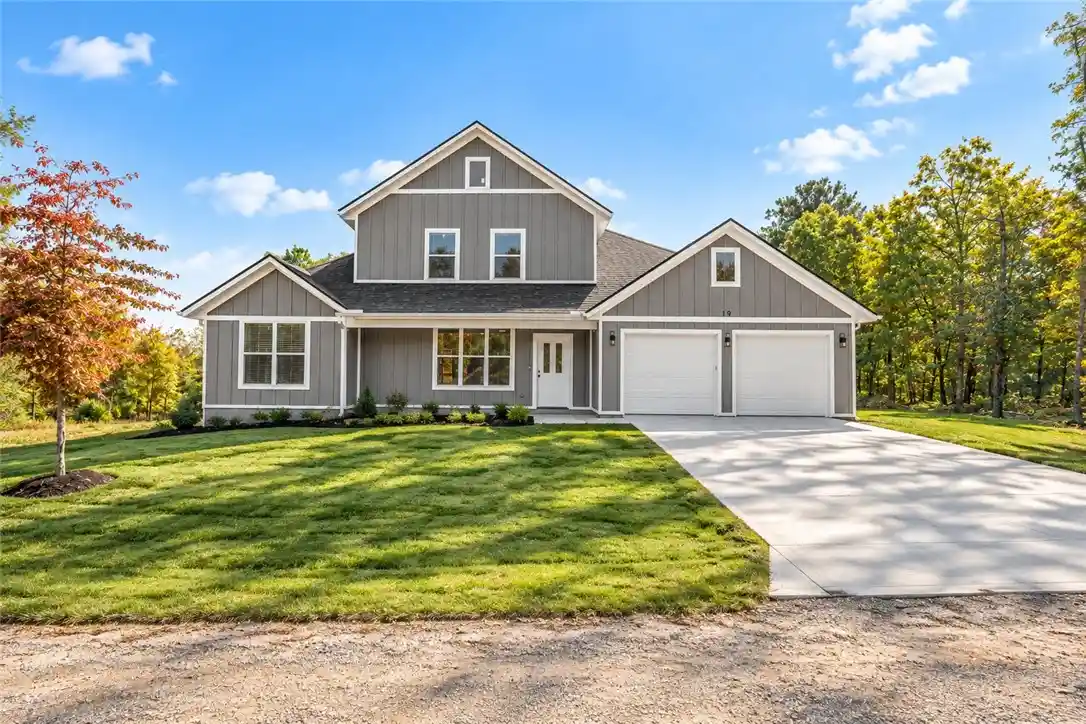 Single family home for sale at 19 Lasswade Cir, Bella Vista, AR 72715 | MLS# 1366091