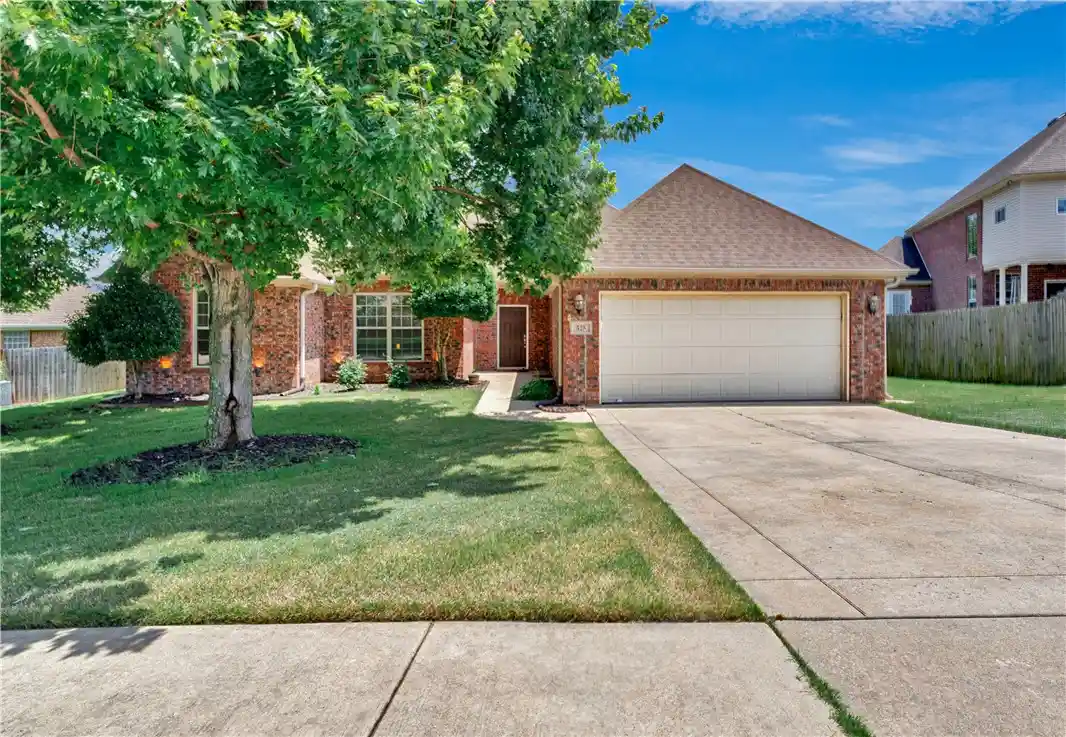 Single family home for sale at 528 N Brices Cross Dr, Fayetteville, AR 72704 | MLS# 1366336
