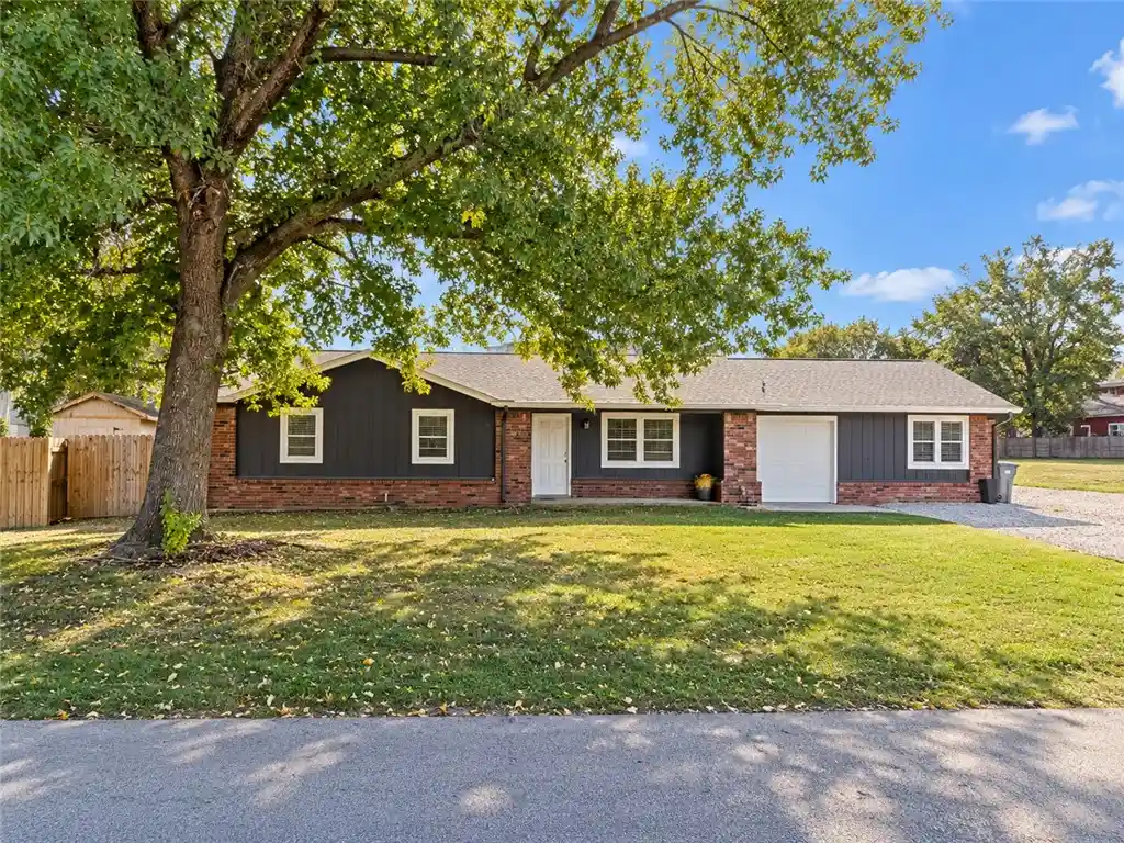 Photo 1 of Single family home for sale at 310 Se Henry St, Bentonville, AR 72712 | MLS# 1366375 | Listing updated on 2026-10-28