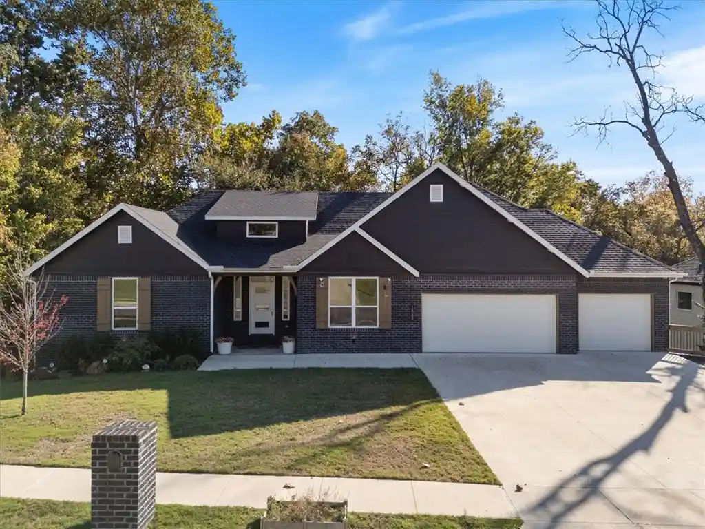 Single family home for sale at 1423 Lee St, Pea Ridge, AR 72751 | MLS# 1366180