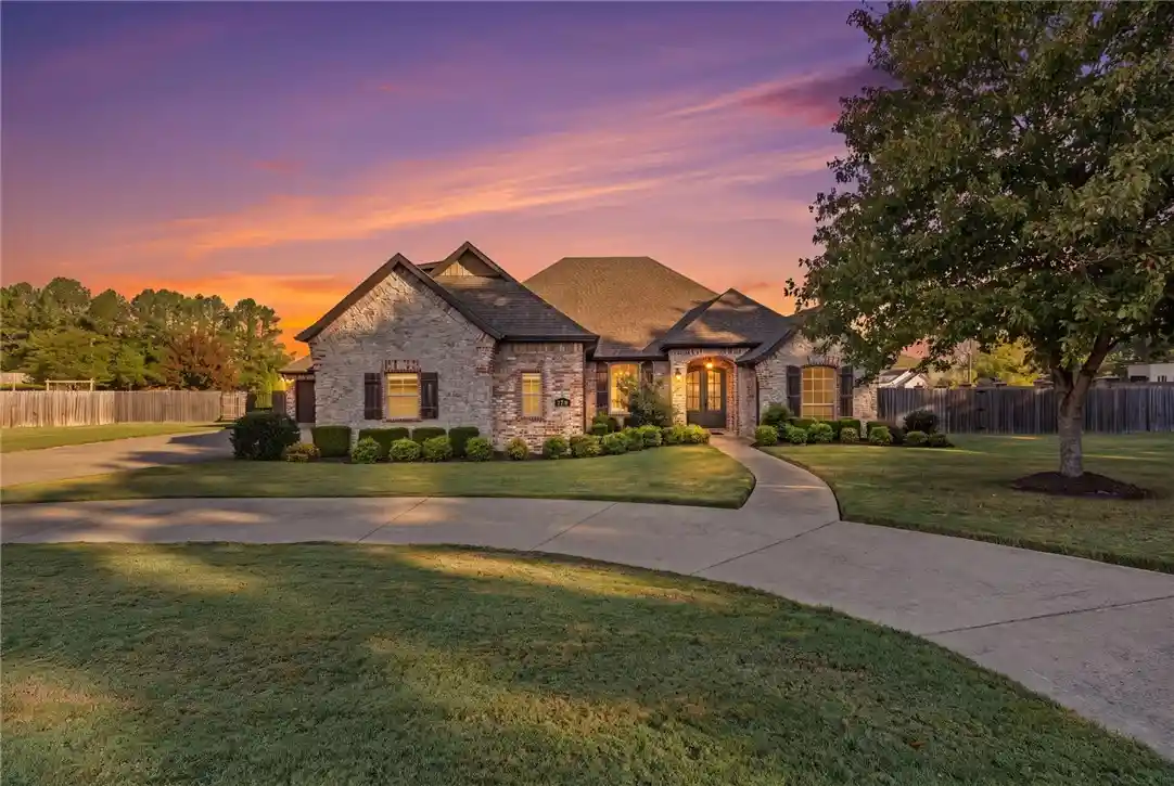 Single family home for sale at 174 Arlington, Tontitown, AR 72762 | MLS# 1366438